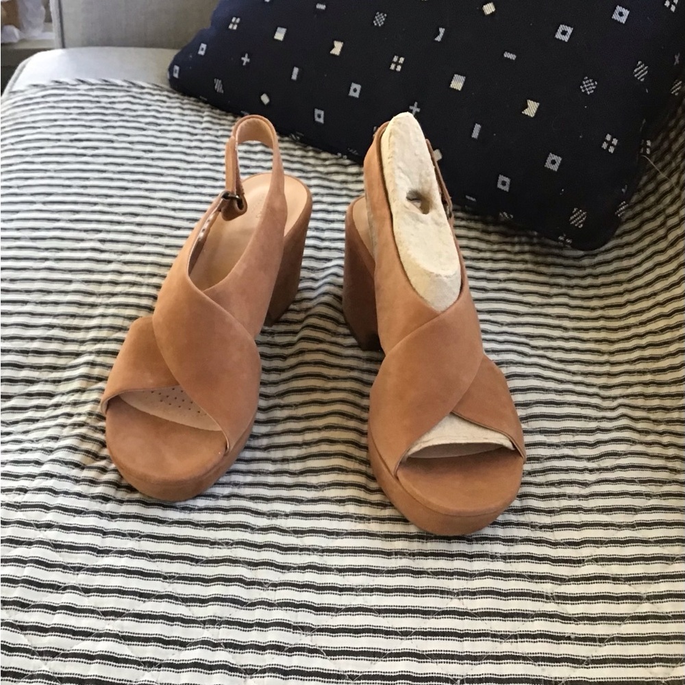 **New” no box, Clarks Artisan Maritsa Lara Suede platform wedge sandal! 8M